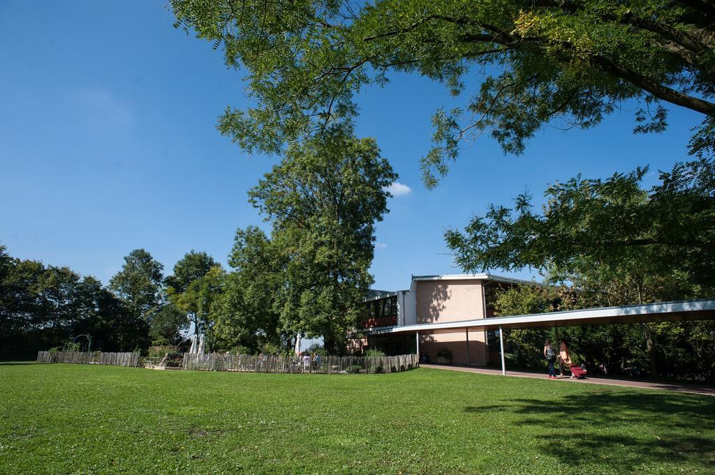 Hotel Coop Tagungszentrum & Hotelpark Im Grunen Muttenz Esterno foto