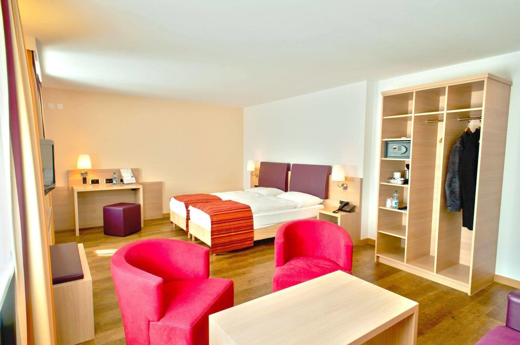 Hotel Coop Tagungszentrum & Hotelpark Im Gruenen Muttenz Esterno foto