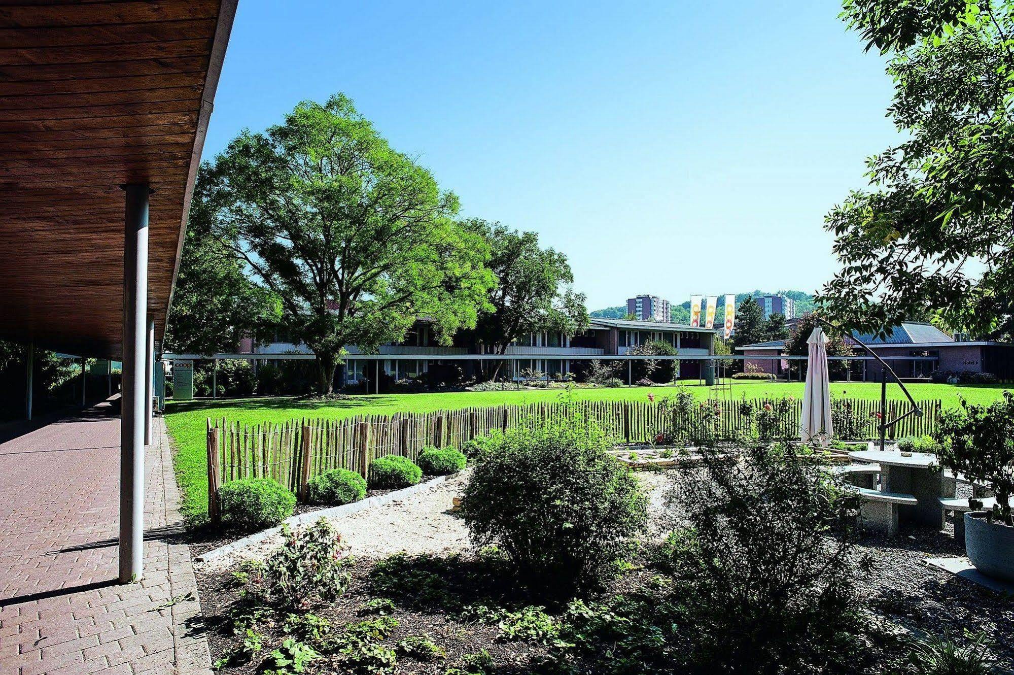 Hotel Coop Tagungszentrum & Hotelpark Im Gruenen Muttenz Esterno foto